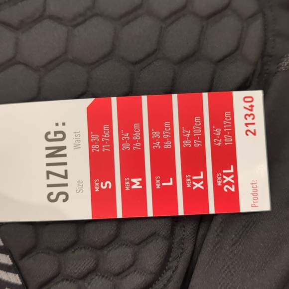 McDavid Men's HEX Padded 3/4 Basketball Tights - Picture 7 of 7